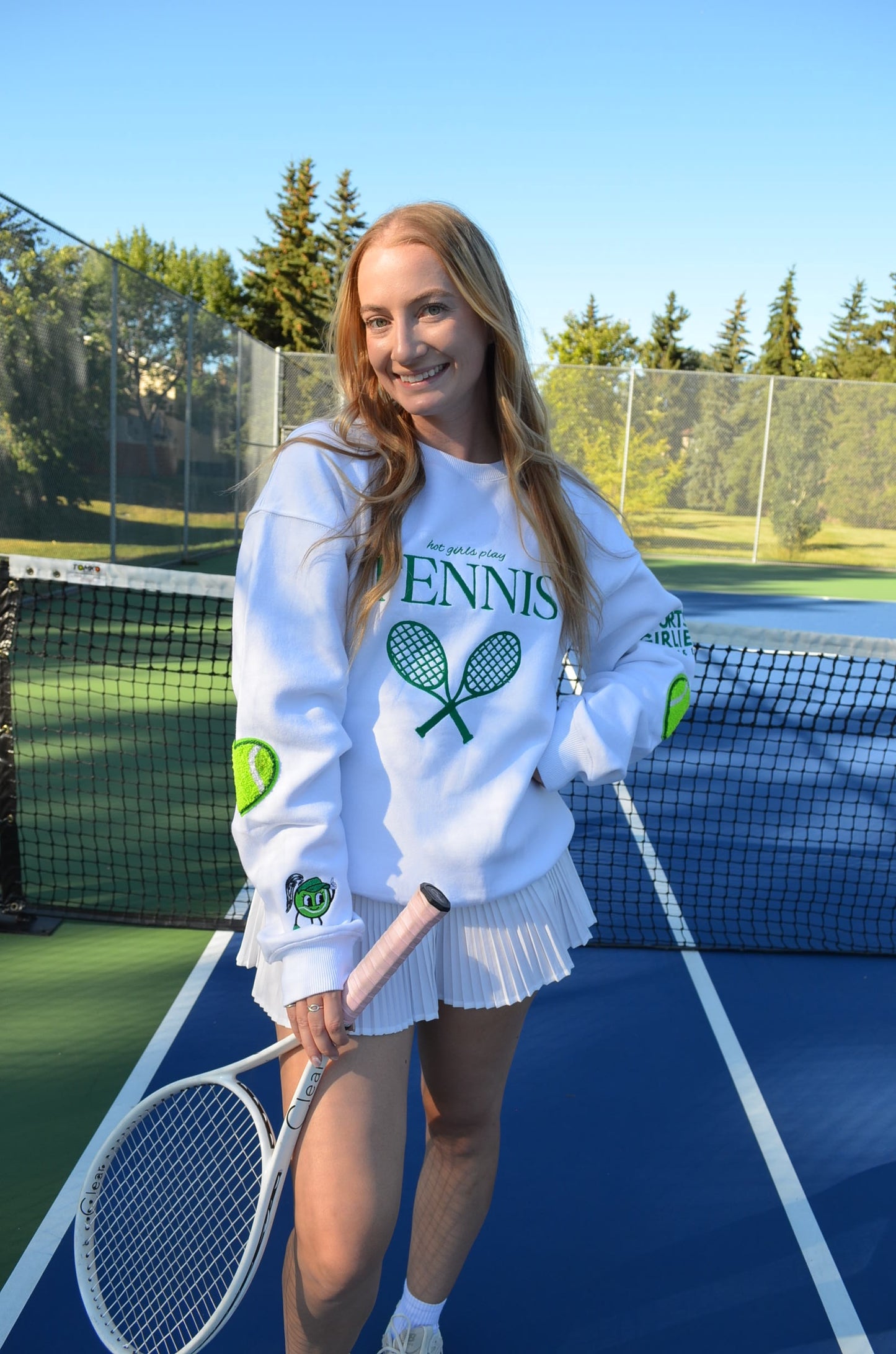 Hot girls play tennis