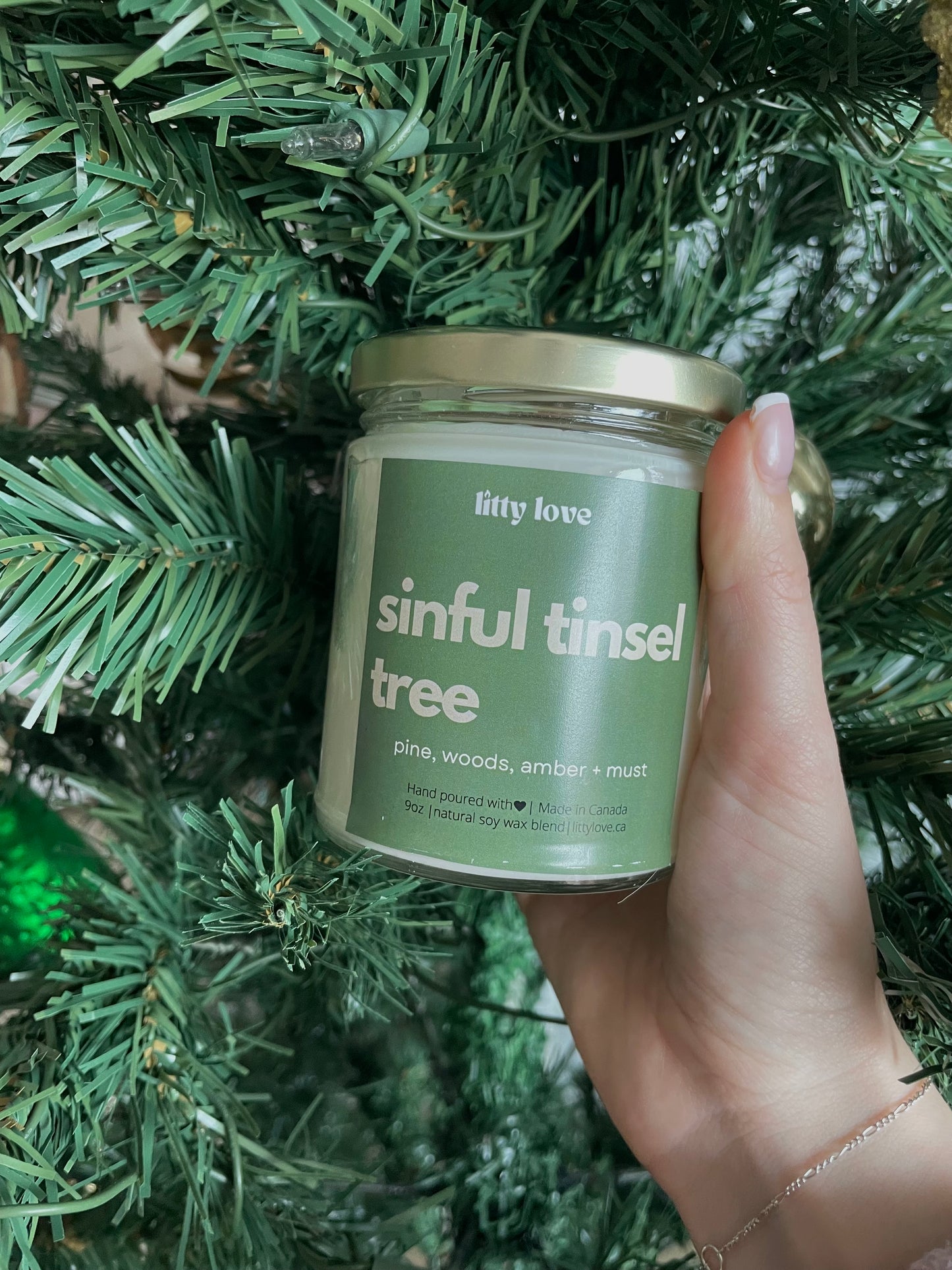 sinful tinsel tree - 9oz candle