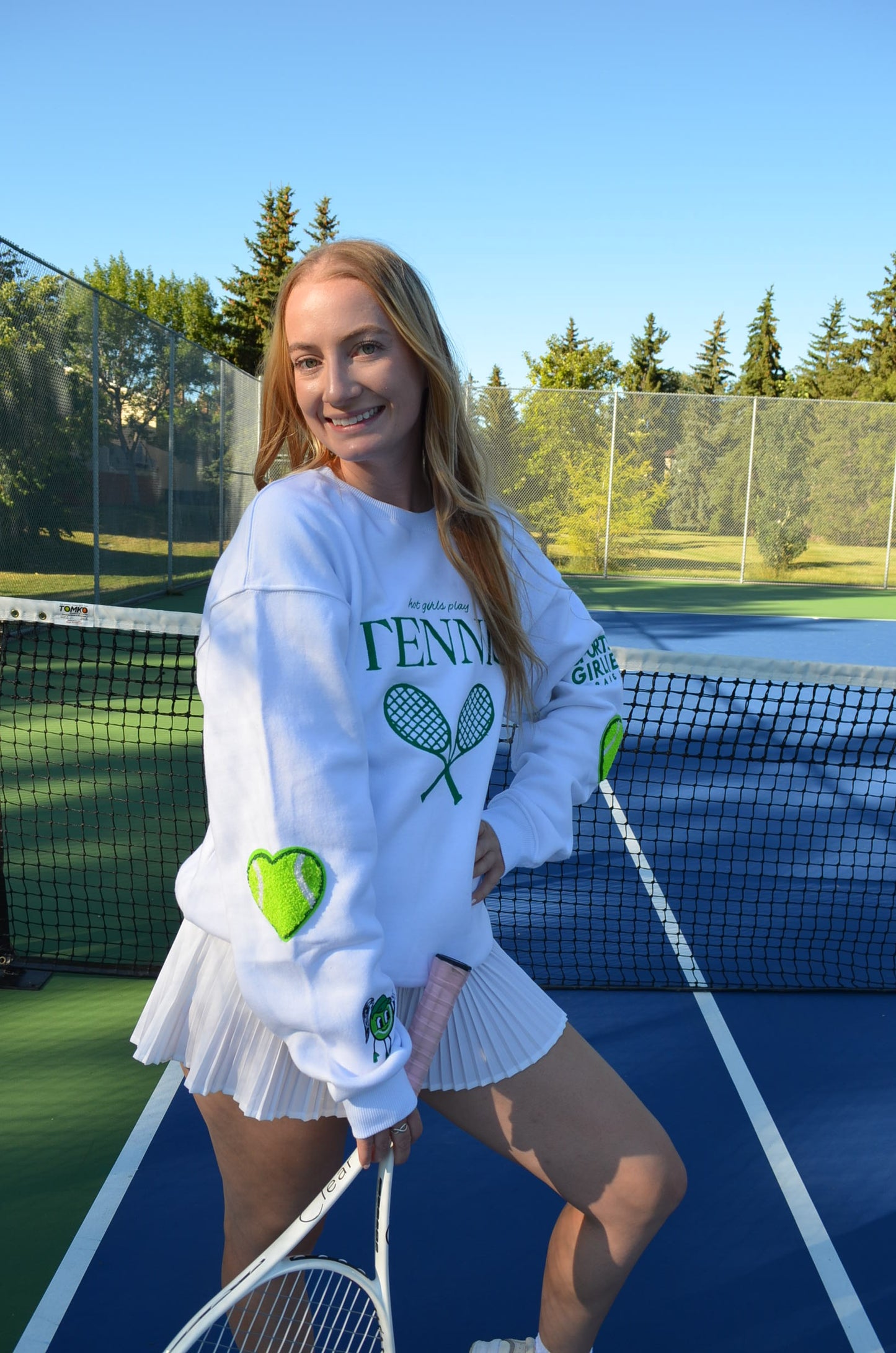 Hot girls play tennis