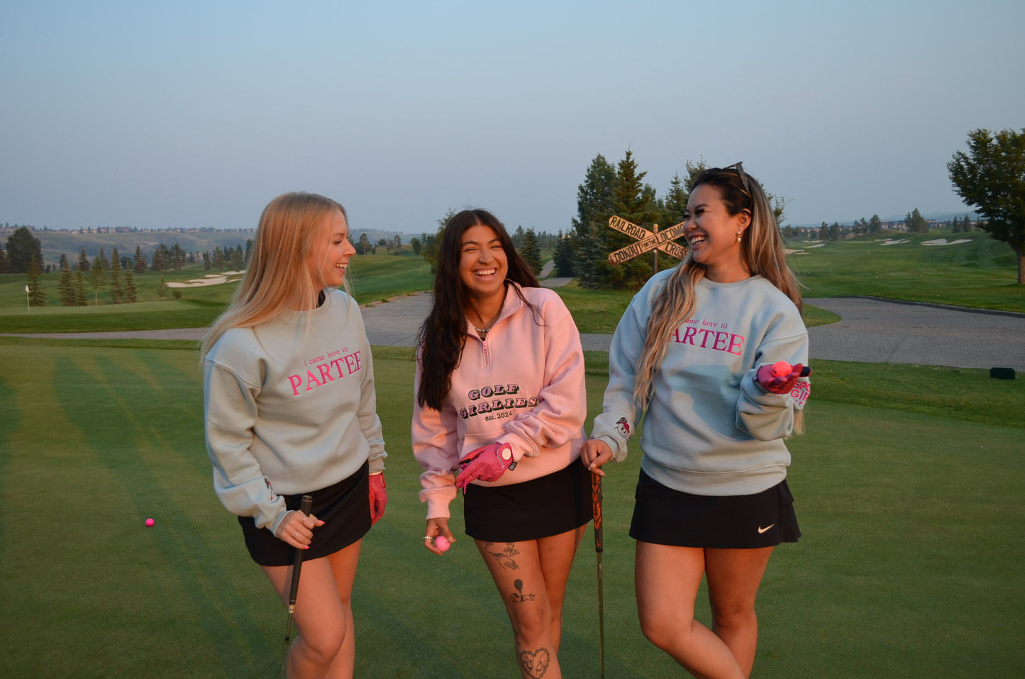 sky blue with fuchsia PAR TEE crew