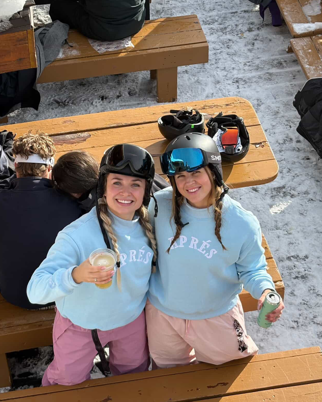 one too many après mock neck