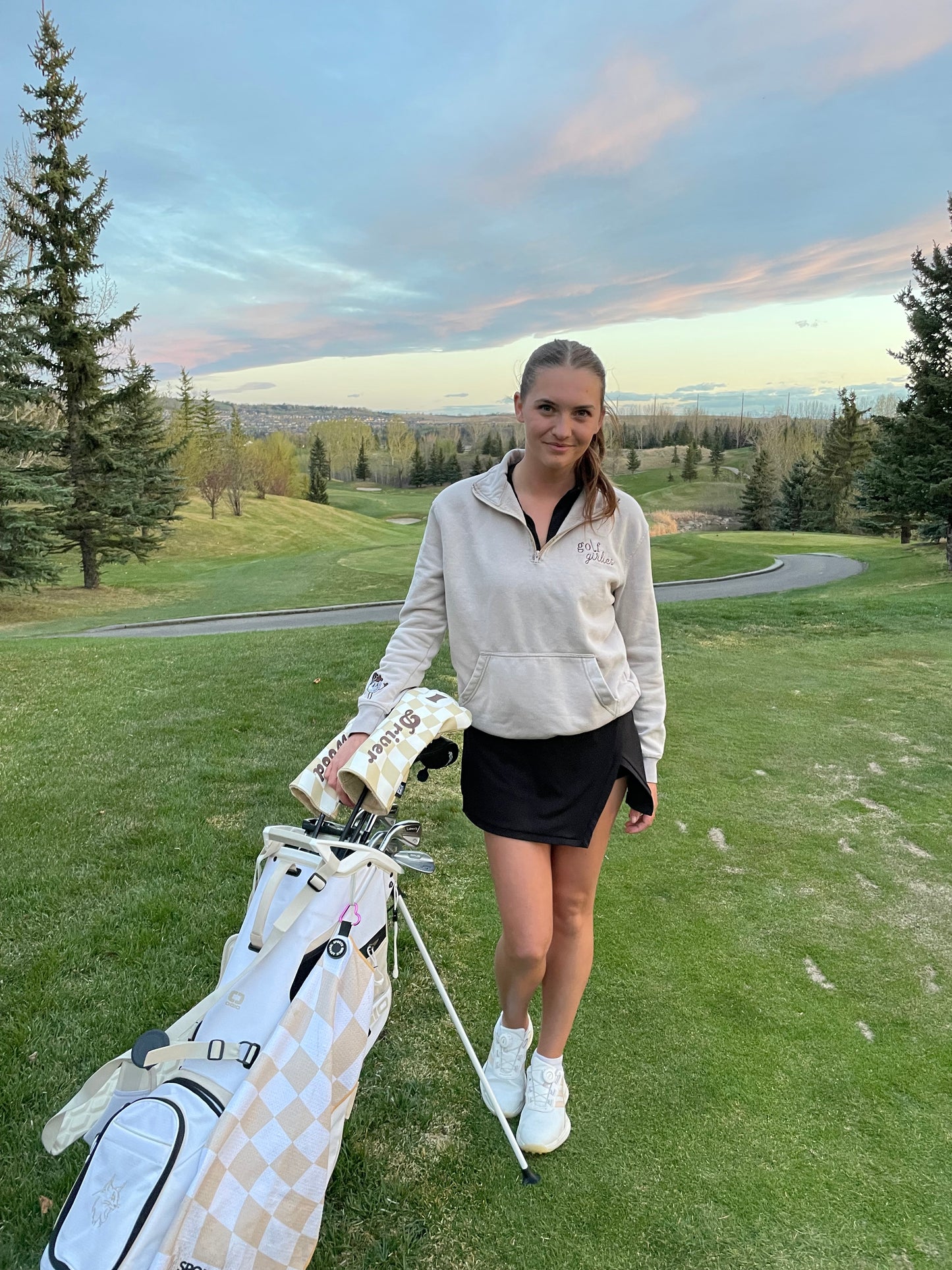 HOLIDAY SET-BEIGE🎄🎀 (1 driver, 1 wood, 1 towel)